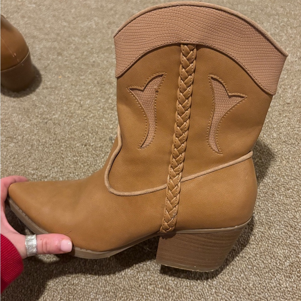 Tan Heeled Cowgirl Boots